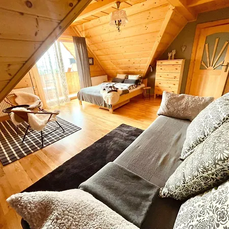 Znak Gor ゲストハウス チョルシュティン